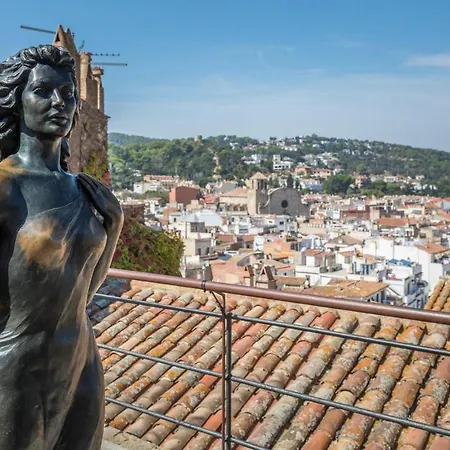 Three-bedroom Holiday In * Tossa de Mar